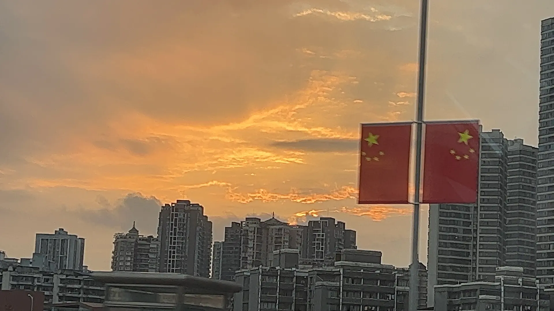 路上拍的晚霞