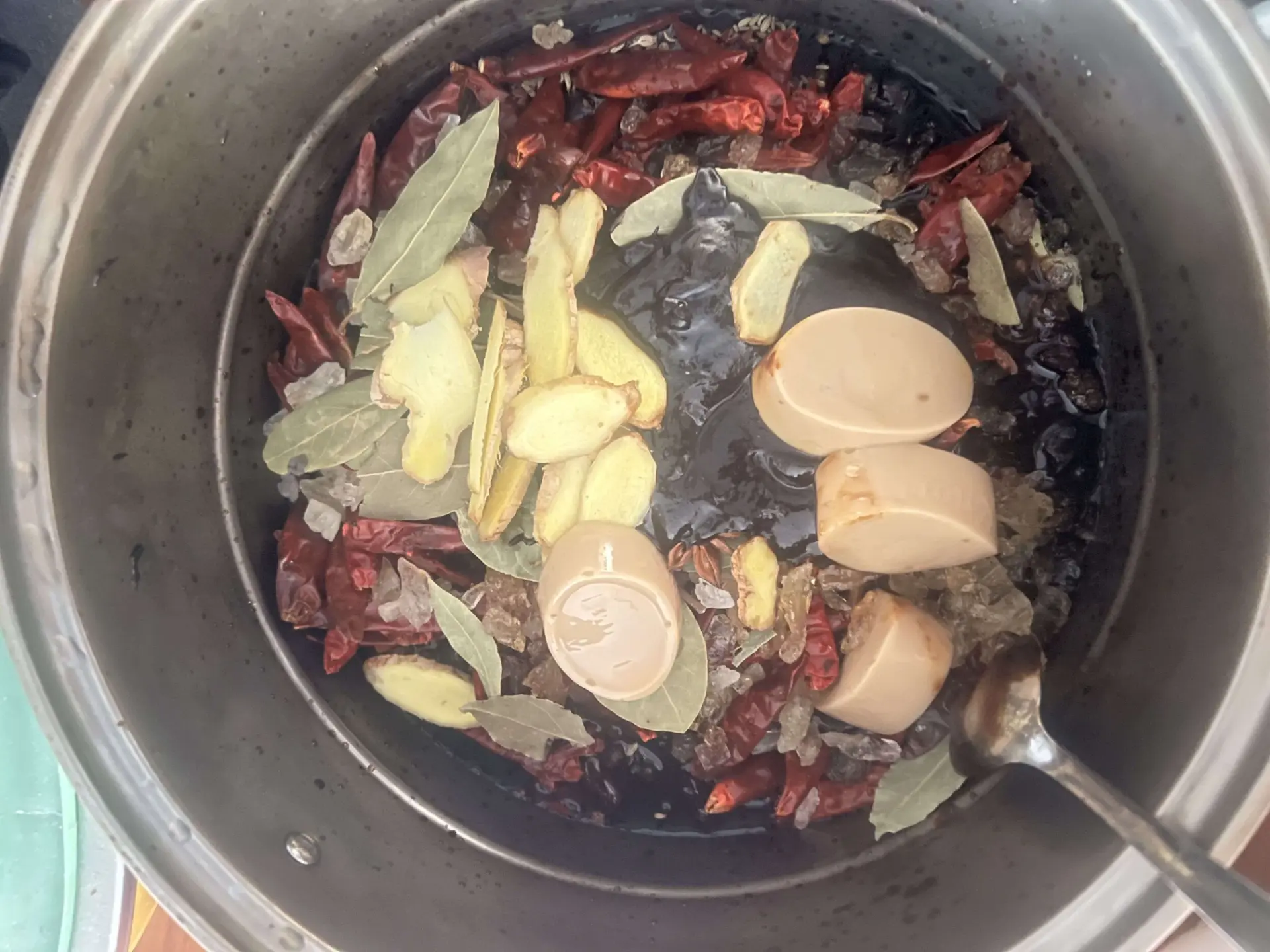 卤料(此时还没有加入啤酒)