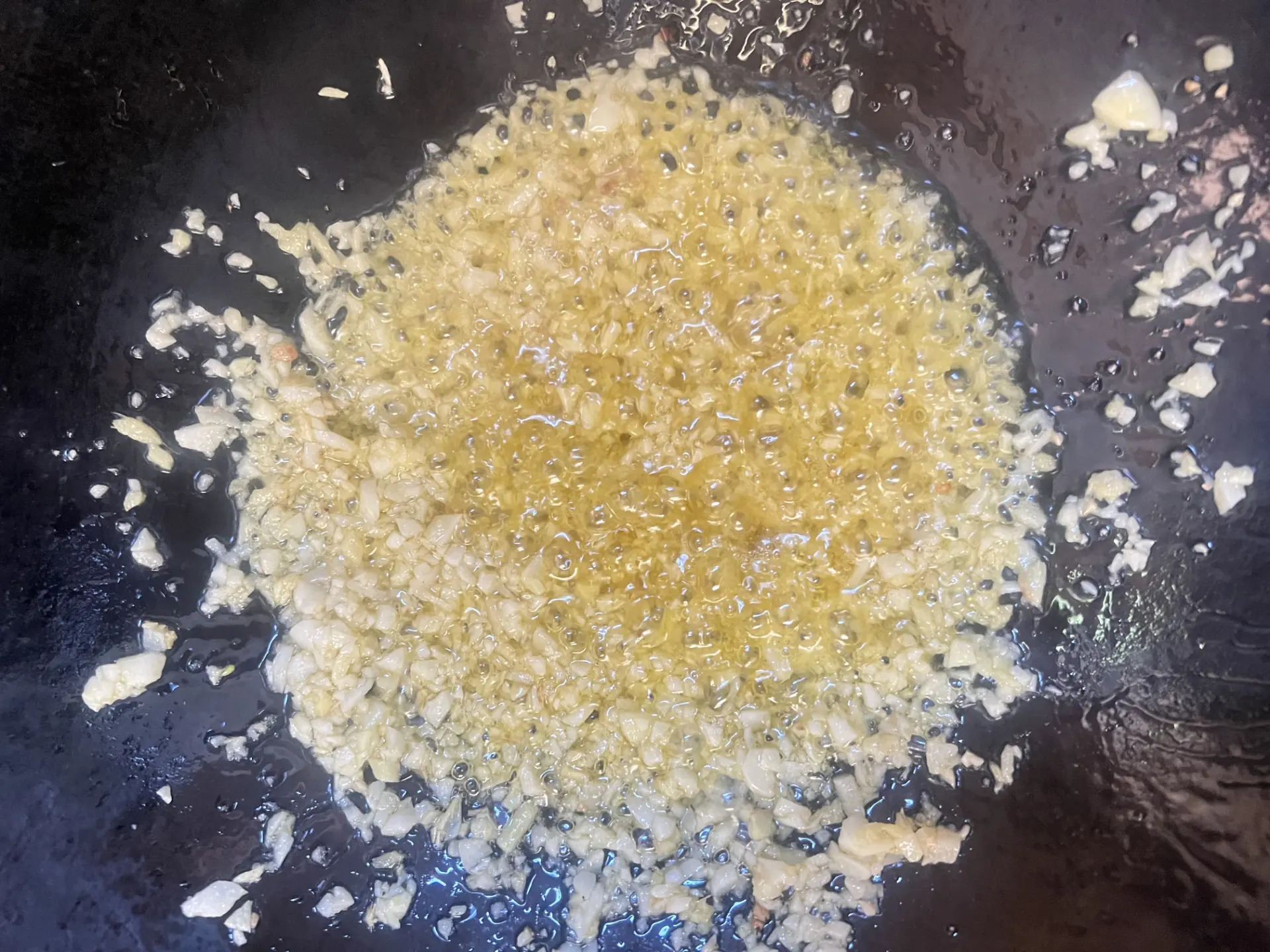 煸炒姜蒜末